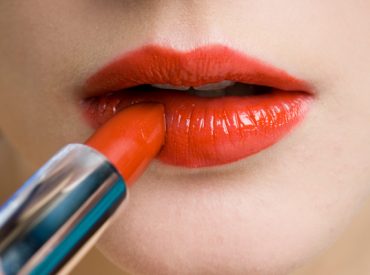 Hey, girls! Today, I’m going to present my favorite tricks for lip make-up and choosing the right lipstick color. If you want your make-up to be beautiful and long-lasting, try out my ideas. I’m sure you are going to like some of them. Every-day lip make-up routine Remember to regularly exfoliate and moisturise the lips. […]