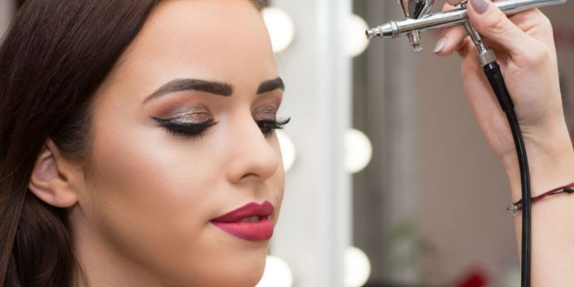 What is airbrush makeup?