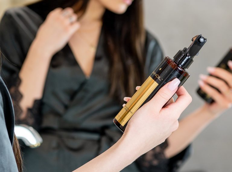 What to Use for Hair Styling? Hair-Care Buffs Recommend Nanoil Hair Styling Spray
